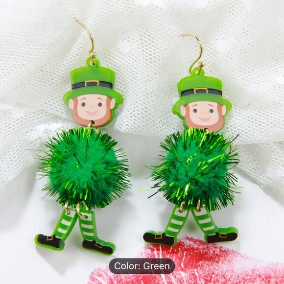 - NWT Pom Pom ST PATRICKS DAY LEPRECHAUN ☘️ GREEN PUFF EARRINGS - Picture 3 of 5